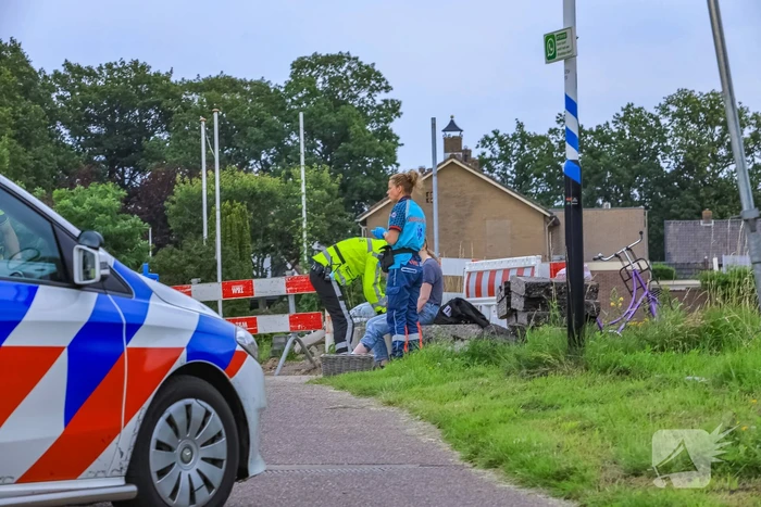 Scooterrijder en fietser botsen