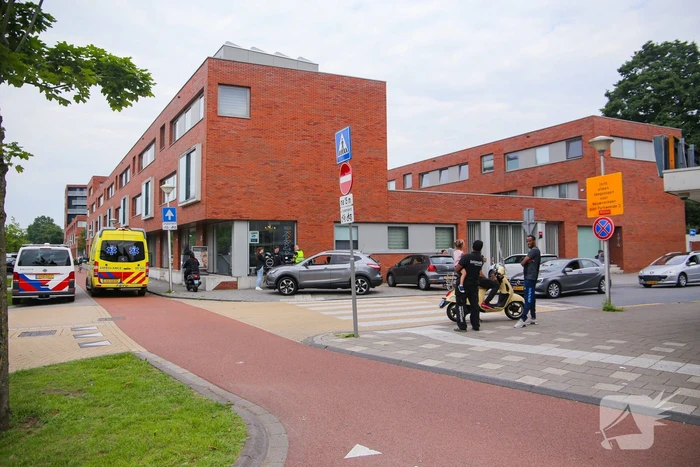 Ongeval tussen scooter en auto op kruising