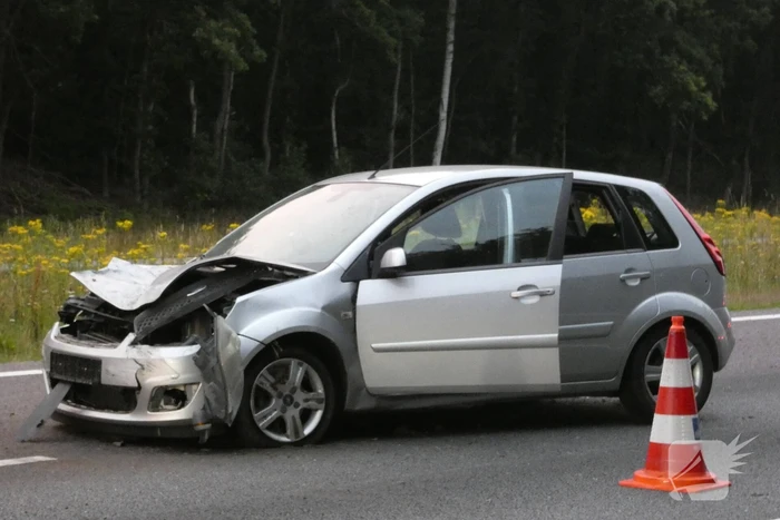 Bestuurder raakt macht over het stuur kwijt en raakt in slip