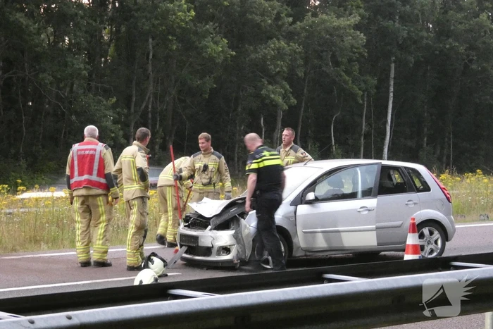 Bestuurder raakt macht over het stuur kwijt en raakt in slip