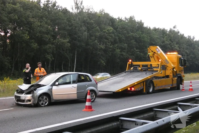 Bestuurder raakt macht over het stuur kwijt en raakt in slip