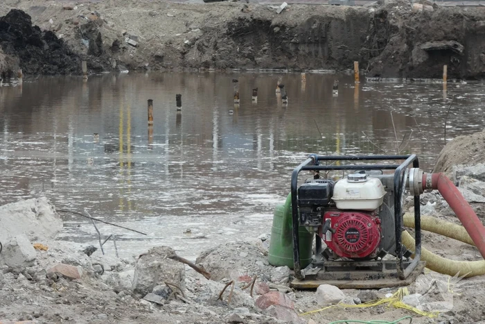 Waterleiding geraakt bij sloopwerkzaamheden bouwterrein