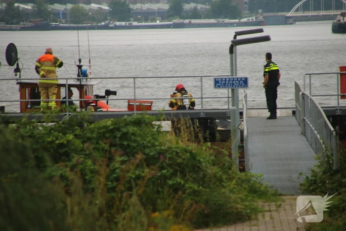Brand in machinekamer van binnenvaartschip