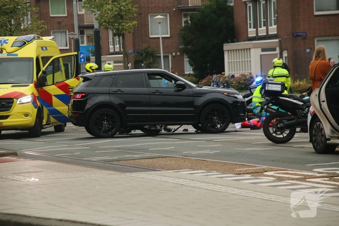Motorrijder gewond bij botsing met Range Rover