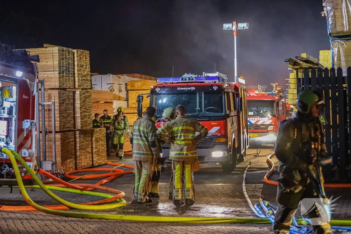 Brand in loods op bedrijventerrein