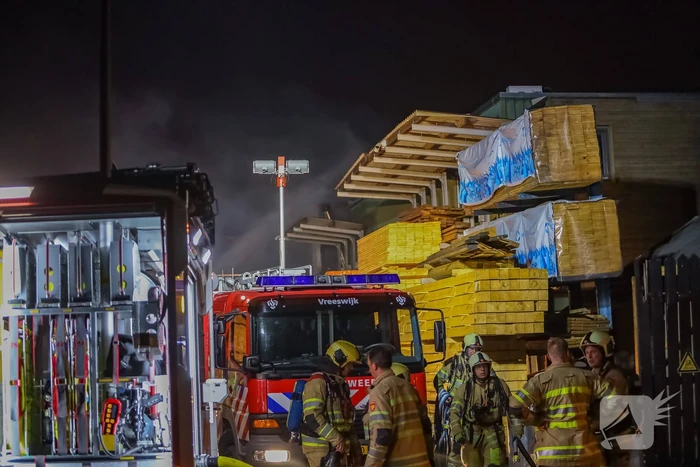 Brand in loods op bedrijventerrein