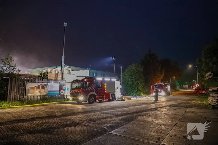 Brand in loods op bedrijventerrein