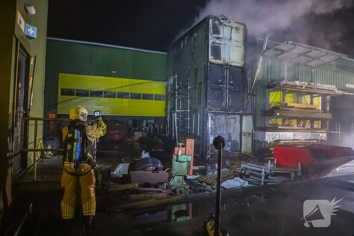 Brand in loods op bedrijventerrein