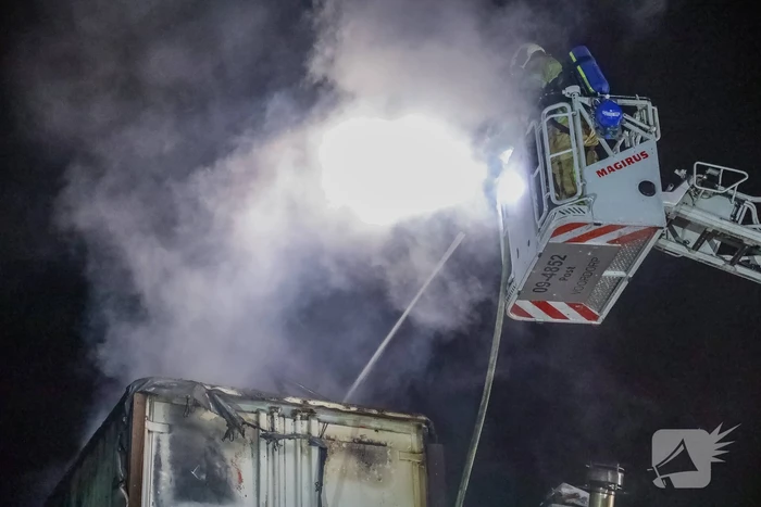 Brand in loods op bedrijventerrein