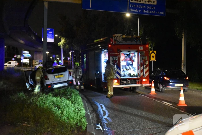 Auto vliegt in brand na aanrijding met ANWB portaal