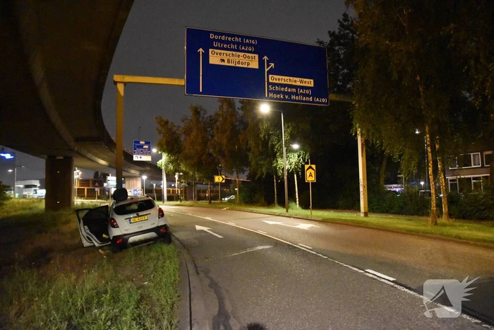 Auto vliegt in brand na aanrijding met ANWB portaal