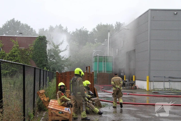 Zeer grote brand in bedrijfspand