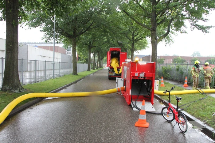 Zeer grote brand in bedrijfspand