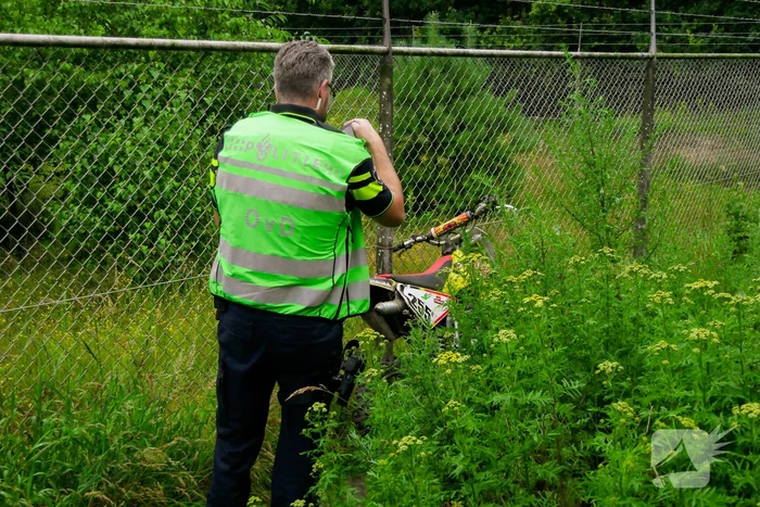 Persoon gewond tijdens illegaal crossen in bos