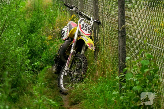 Persoon gewond tijdens illegaal crossen in bos