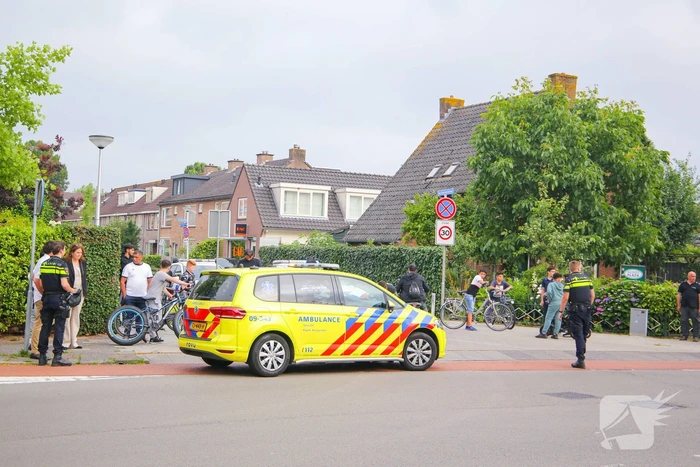 Jonge fietser gewond bij botsing met een personenauto