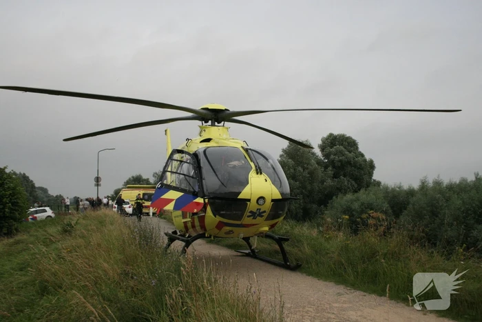 Man raakt gewond in weiland