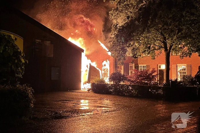 Kalven gered bij grote brand