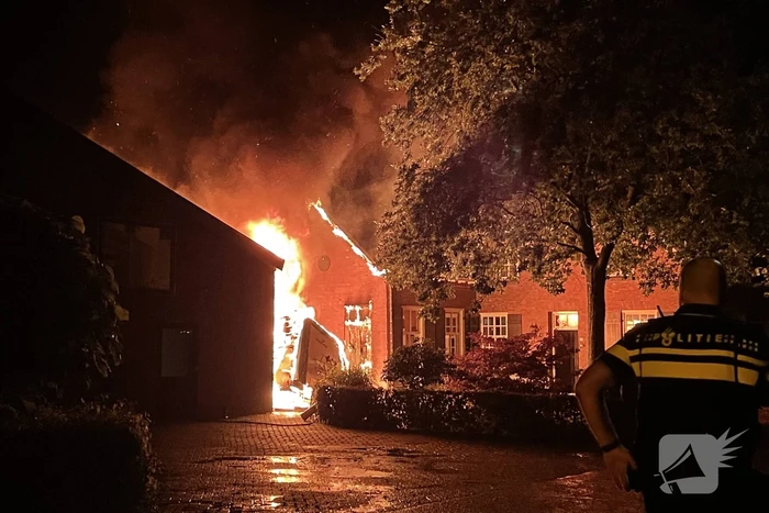 Kalven gered bij grote brand