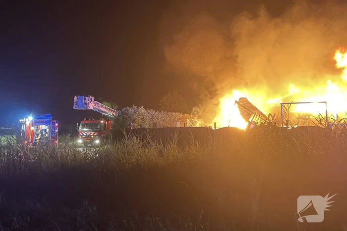 Kalven gered bij grote brand