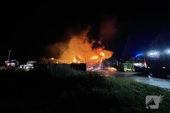 Kalven gered bij grote brand