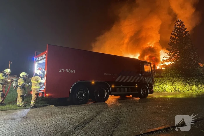 Kalven gered bij grote brand
