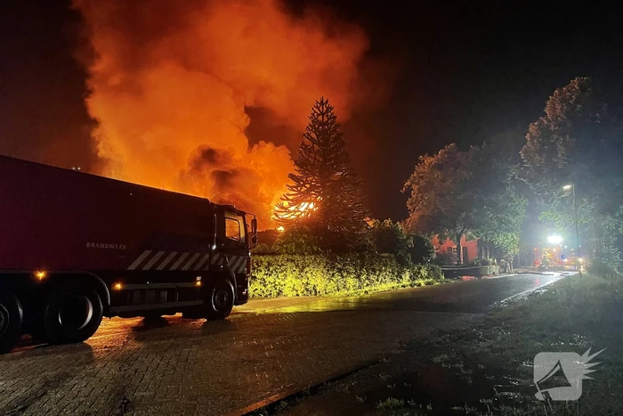 Kalven gered bij grote brand