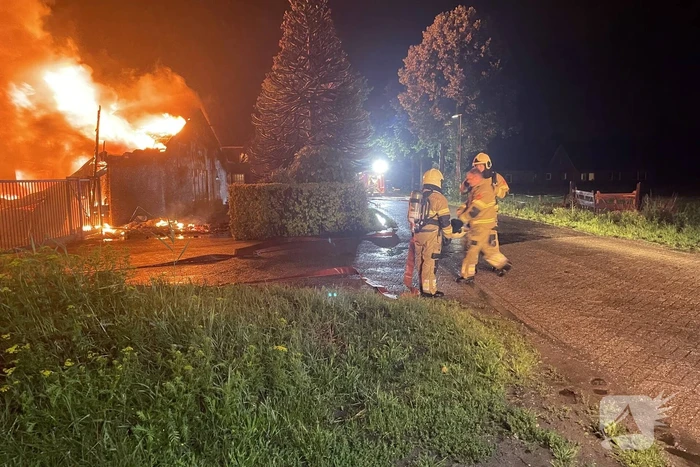Kalven gered bij grote brand