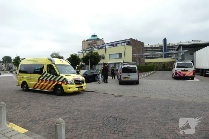 Fietser gewond bij botsing met bestelbus