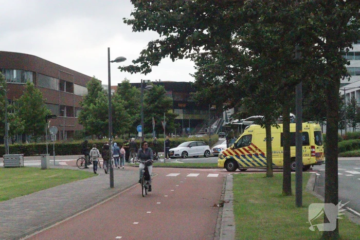 Scooterrijder gewond door botsing met personenauto