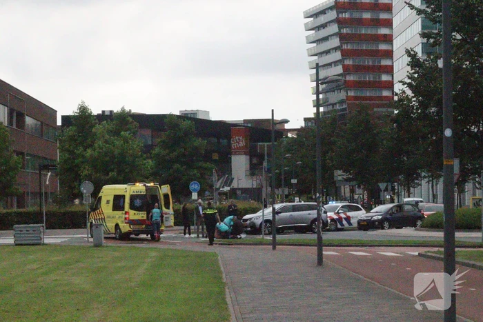 Scooterrijder gewond door botsing met personenauto