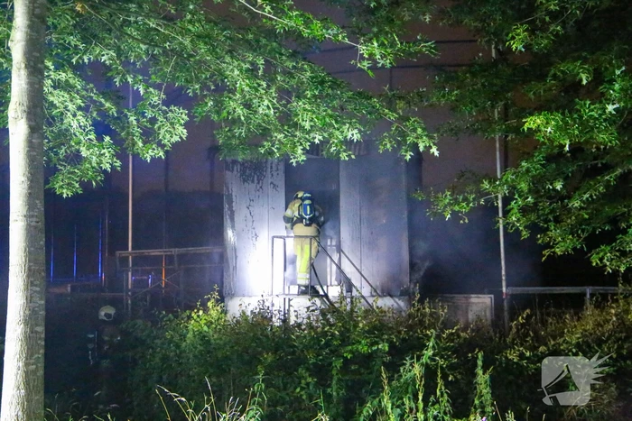 Brandweer blust brand in huisje van softbal vereniging Quick