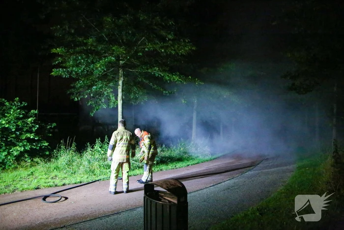 Brandweer blust brand in huisje van softbal vereniging Quick