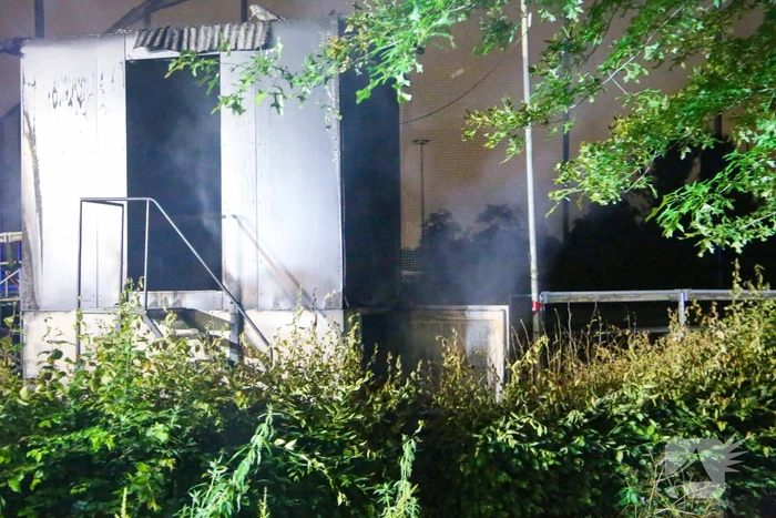 Brandweer blust brand in huisje van softbal vereniging Quick