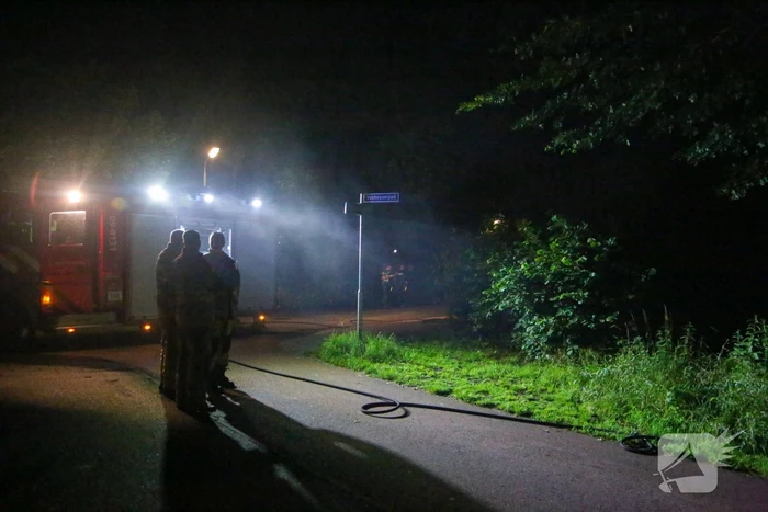 Brandweer blust brand in huisje van softbal vereniging Quick