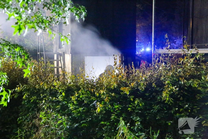 Brandweer blust brand in huisje van softbal vereniging Quick