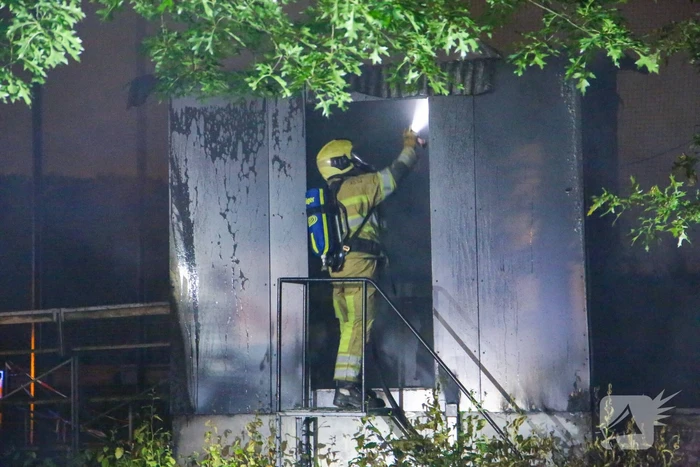 Brandweer blust brand in huisje van softbal vereniging Quick