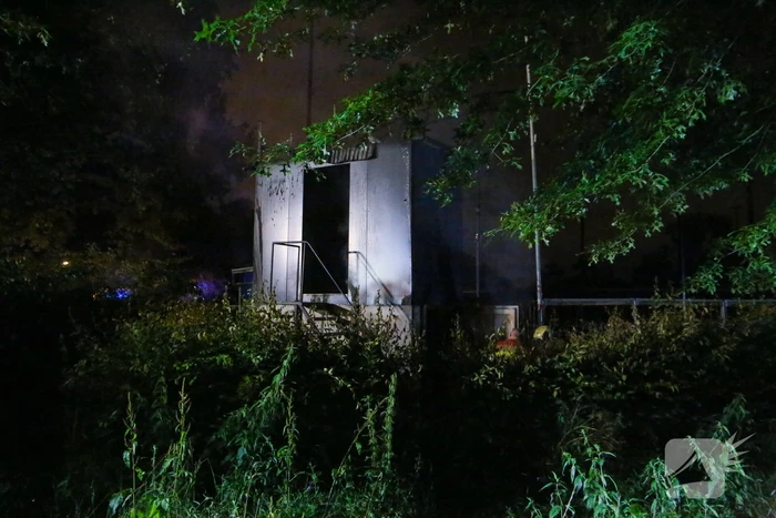 Brandweer blust brand in huisje van softbal vereniging Quick