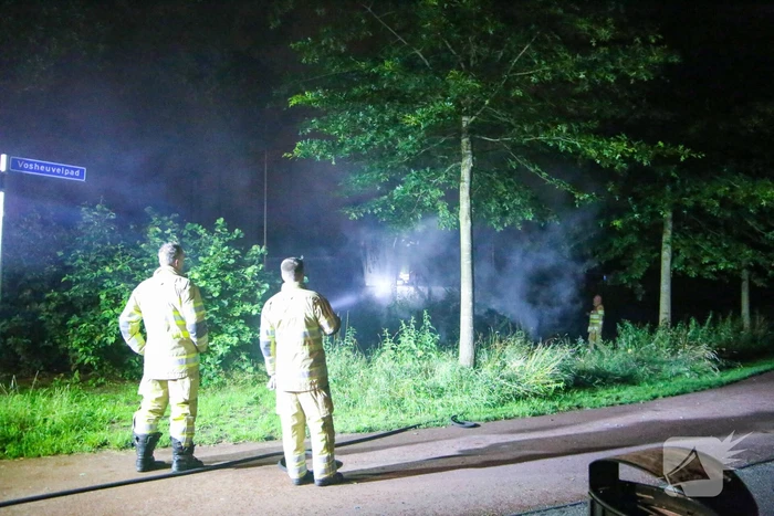 Brandweer blust brand in huisje van softbal vereniging Quick