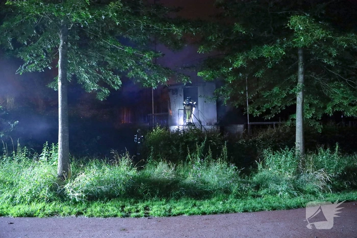 Brandweer blust brand in huisje van softbal vereniging Quick