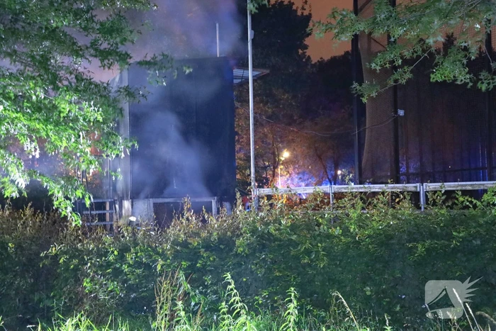 Brandweer blust brand in huisje van softbal vereniging Quick