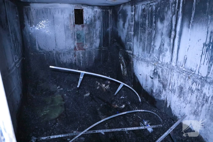 Brandweer blust brand in huisje van softbal vereniging Quick