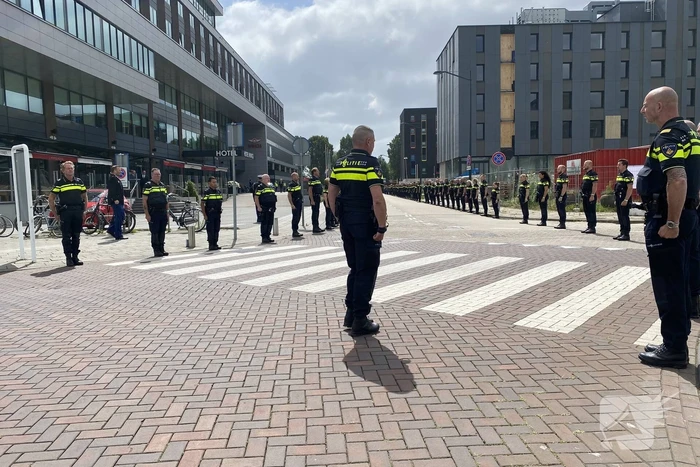 Honderden agenten bewijzen laatste eer aan overleden motoragent
