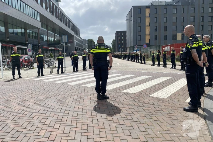 Honderden agenten bewijzen laatste eer aan overleden motoragent