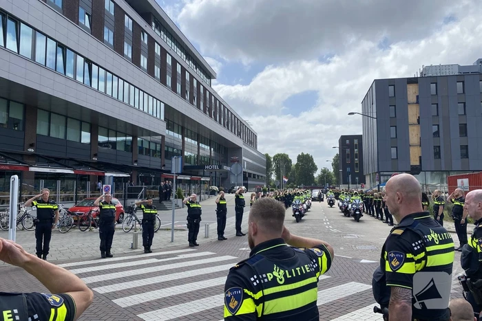 Honderden agenten bewijzen laatste eer aan overleden motoragent