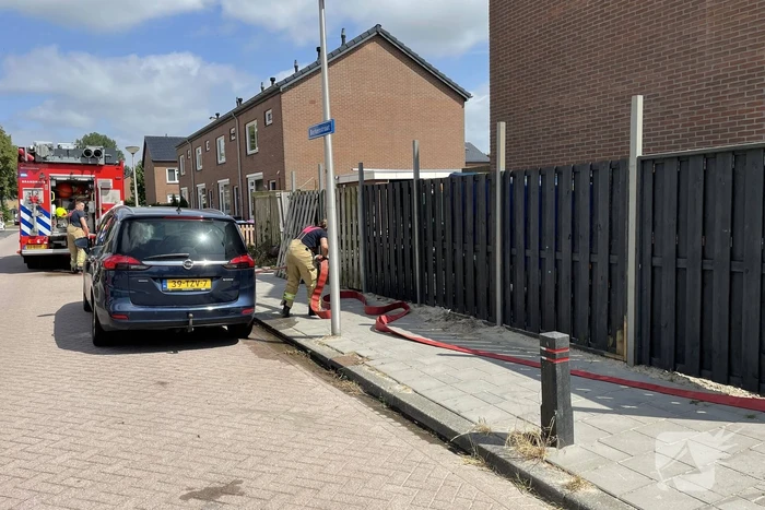 Schutting in achtertuin beschadigd door brand