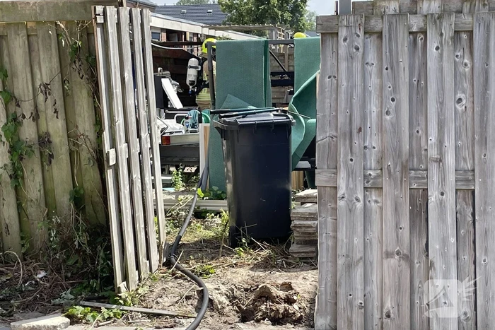 Schutting in achtertuin beschadigd door brand
