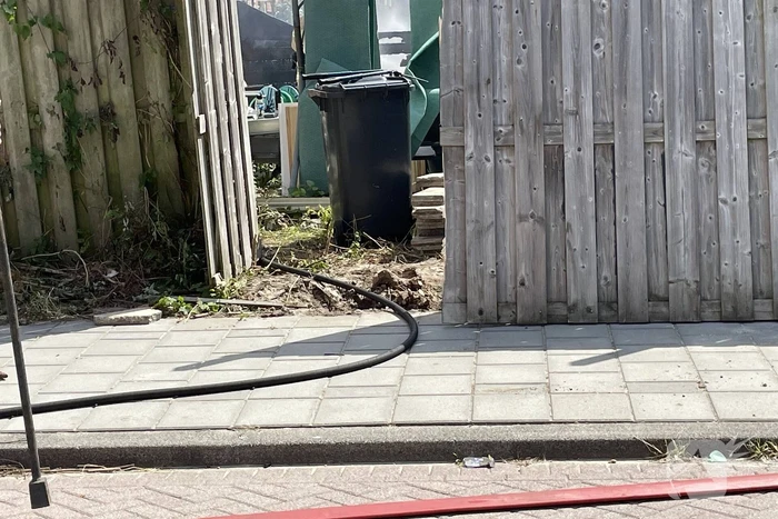 Schutting in achtertuin beschadigd door brand