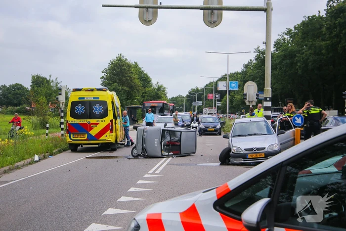 Canta 45-km brommobiel botst met personenwagen