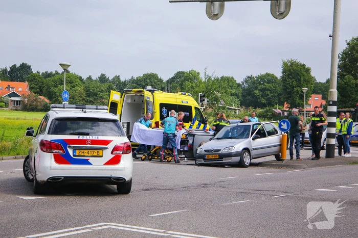 Canta 45-km brommobiel botst met personenwagen